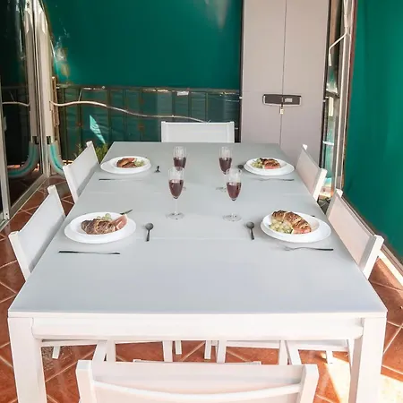 Cosy 1bd Near Playa De Americas, 208 아파트 플라야데라스아메리카스