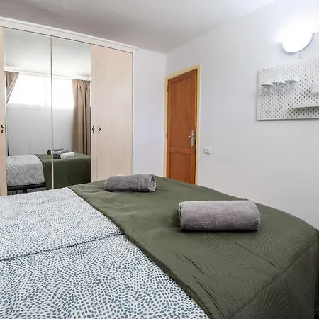 Cosy 1bd Near Playa De Americas, 208 *